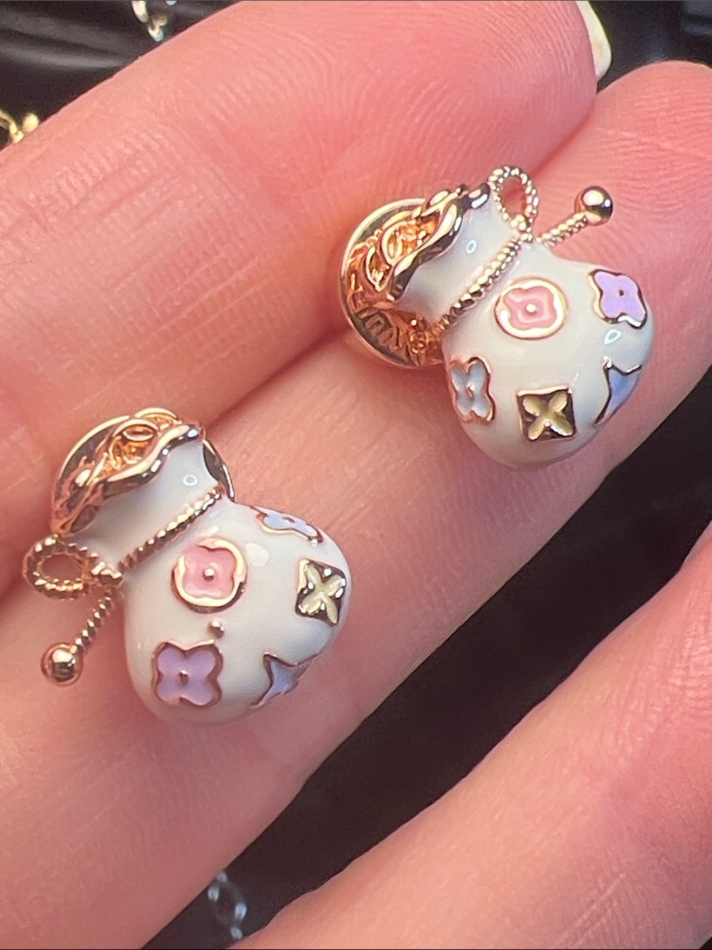 Cream Floral bag Enamel Earrings